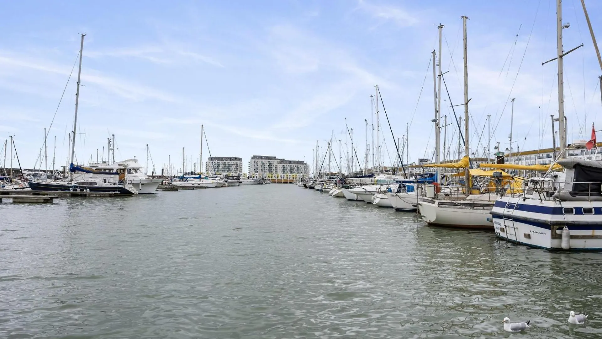 Brighton Water Cabin At The Marina, Free Parking By My Getaways 펜션