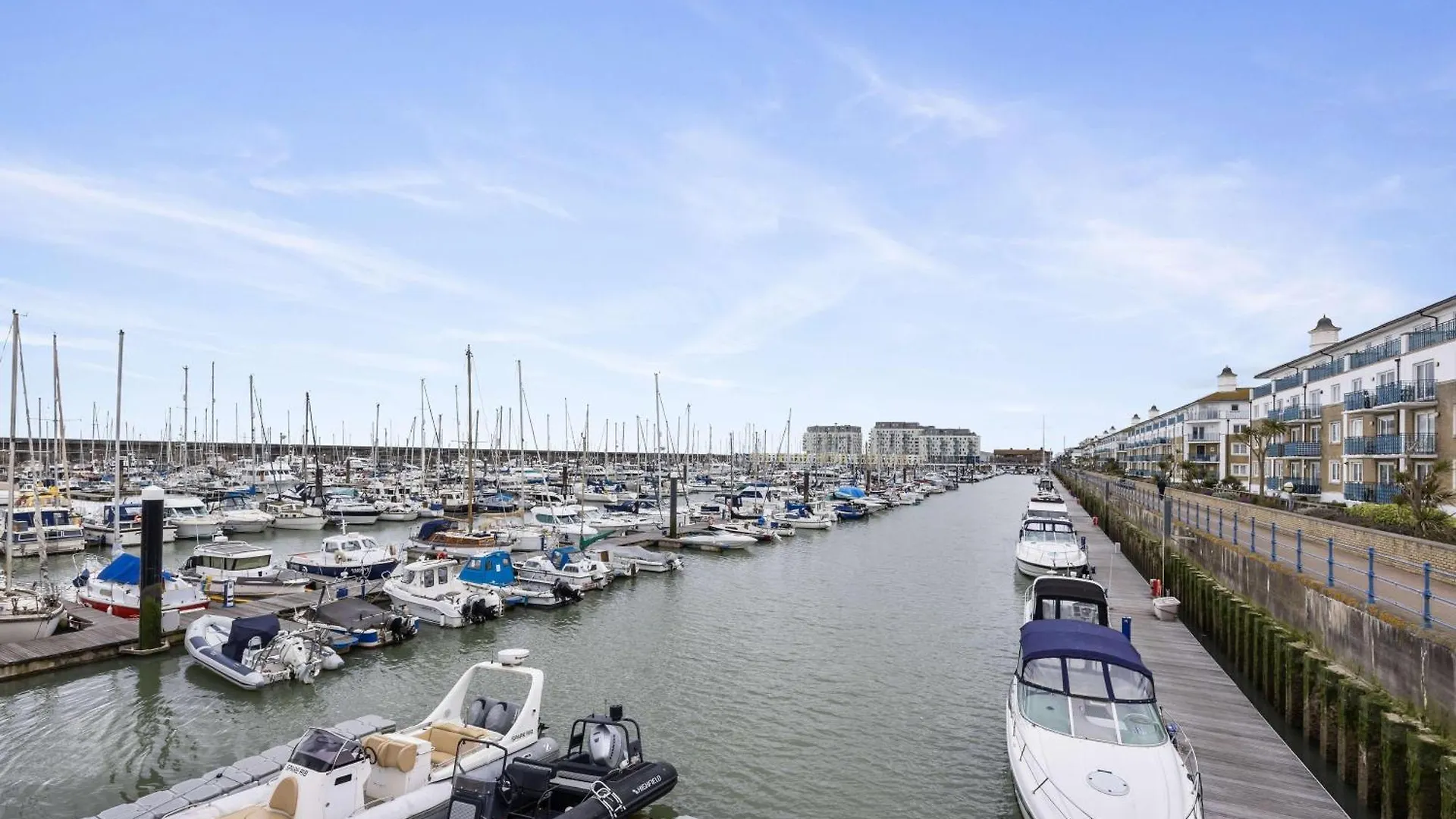 Brighton Water Cabin At The Marina, Free Parking By My Getaways 0*,